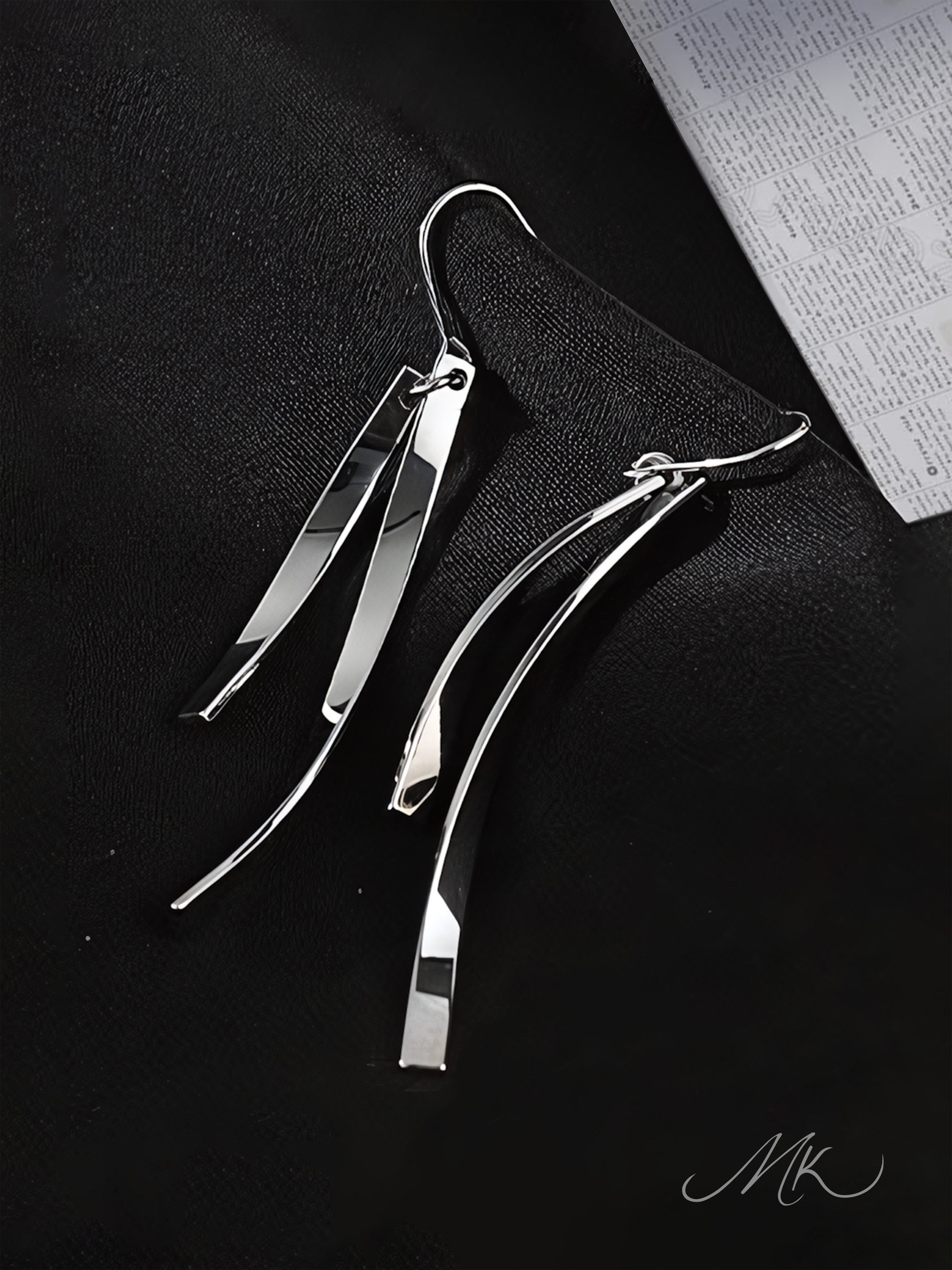 Twist Light Earring